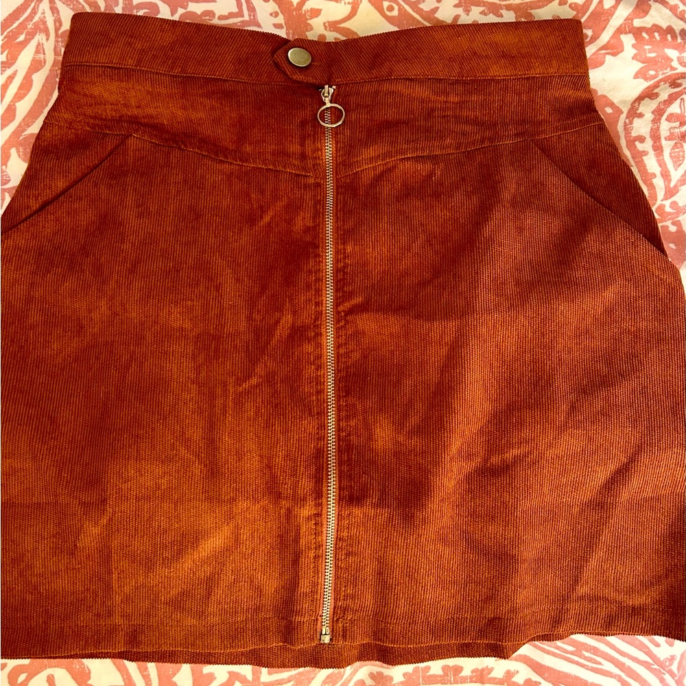 Corduroy mini skirt w pockets
